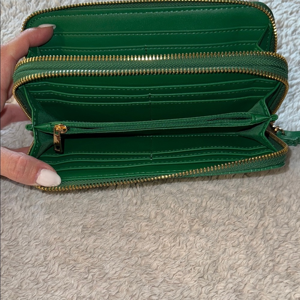 💚 🆕 A New Day Emerald Green Crocodile-Textured Wallet - Picture 8 of 11